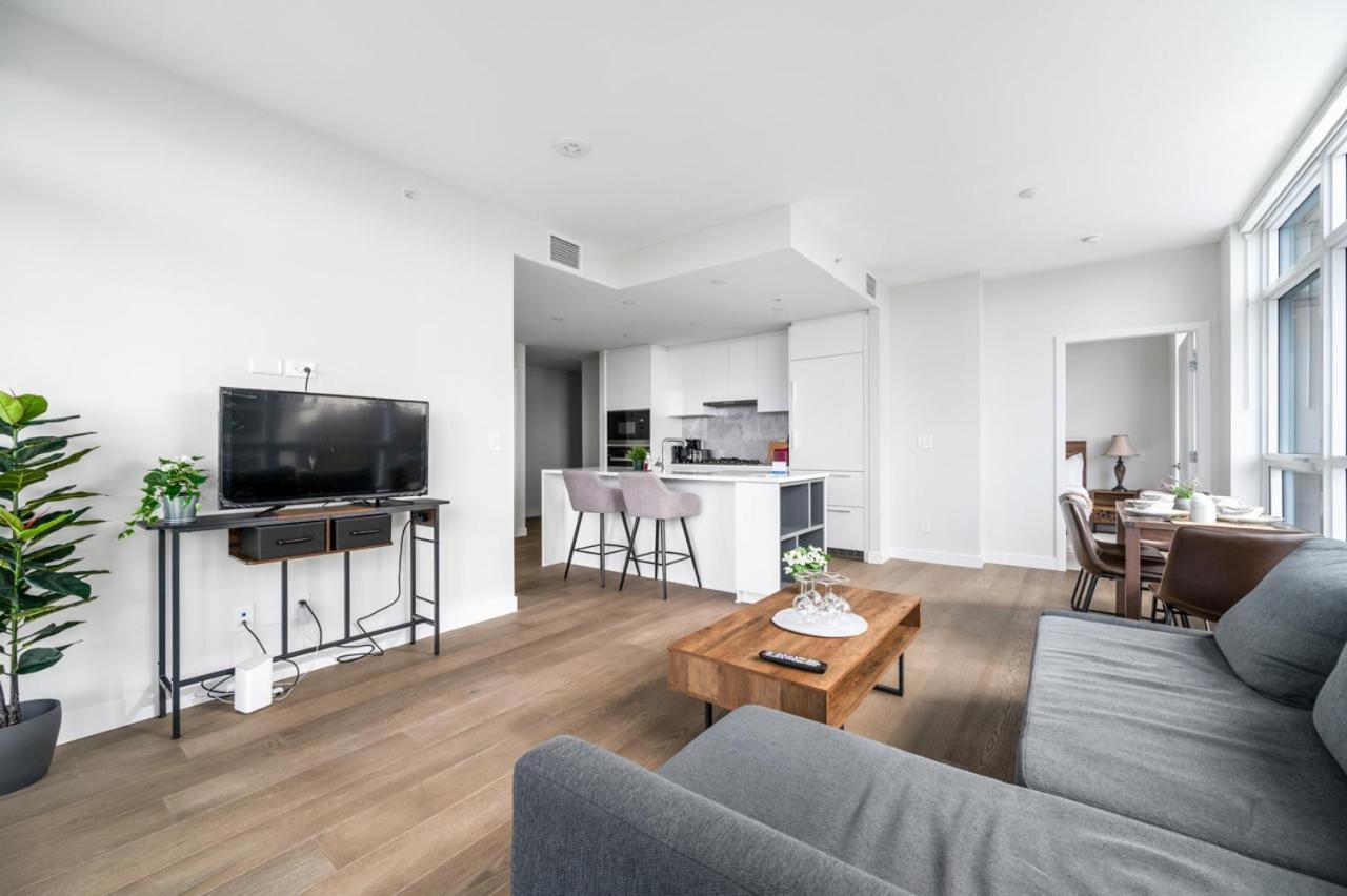 Urban Oasis: Stylish Apartment Retreat At Ubc Ванкувер Экстерьер фото