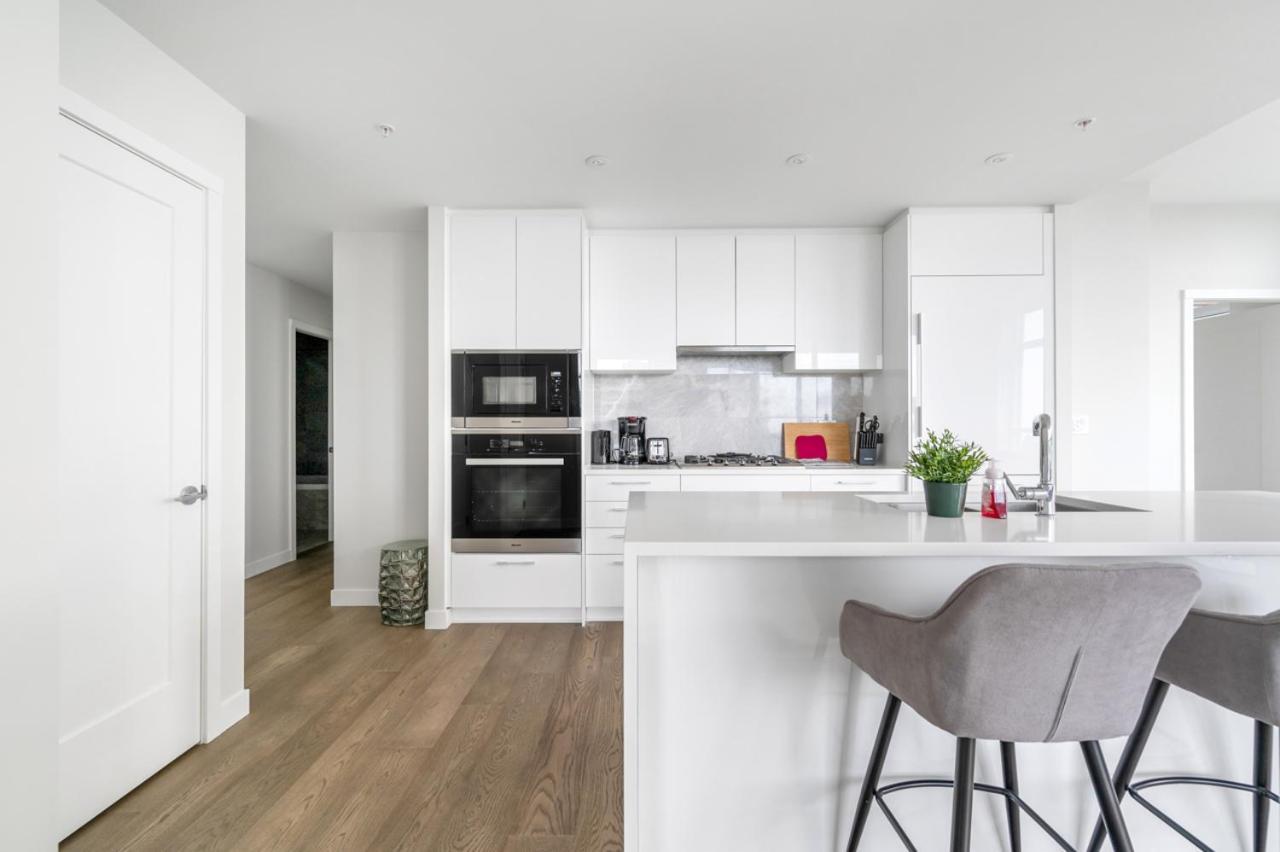 Urban Oasis: Stylish Apartment Retreat At Ubc Ванкувер Экстерьер фото