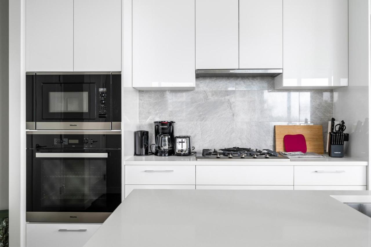 Urban Oasis: Stylish Apartment Retreat At Ubc Ванкувер Экстерьер фото