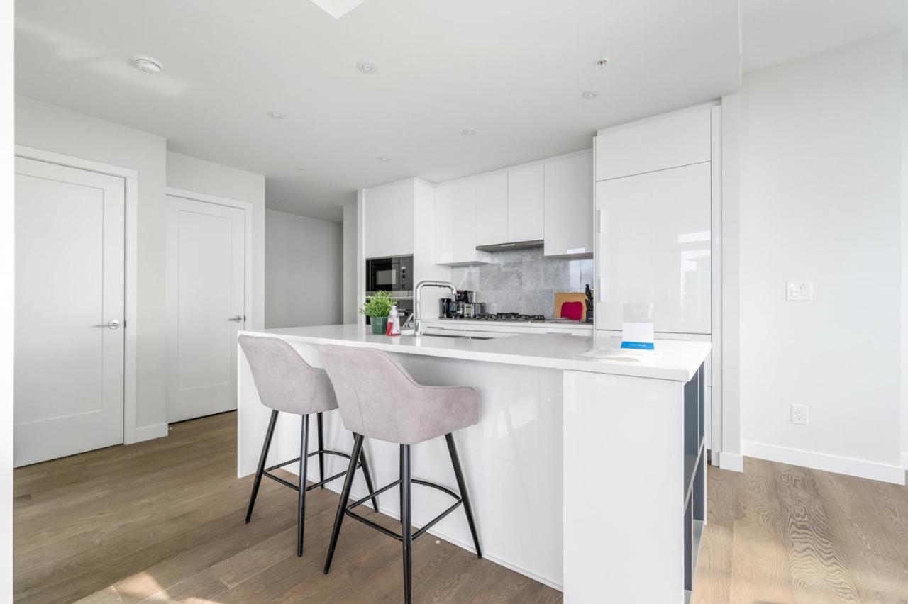 Urban Oasis: Stylish Apartment Retreat At Ubc Ванкувер Экстерьер фото